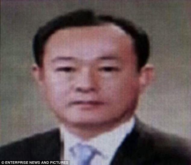 Vice principal Kang Min-Gyu stated in his suicide note that he takes full responsibility of what happened to the students who perished in the sunken ferry. (Photo from dailymail.co.uk)