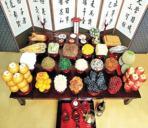 An elaborate ceremonial table called Jessasang (Photo taken from ChosunIlbo)